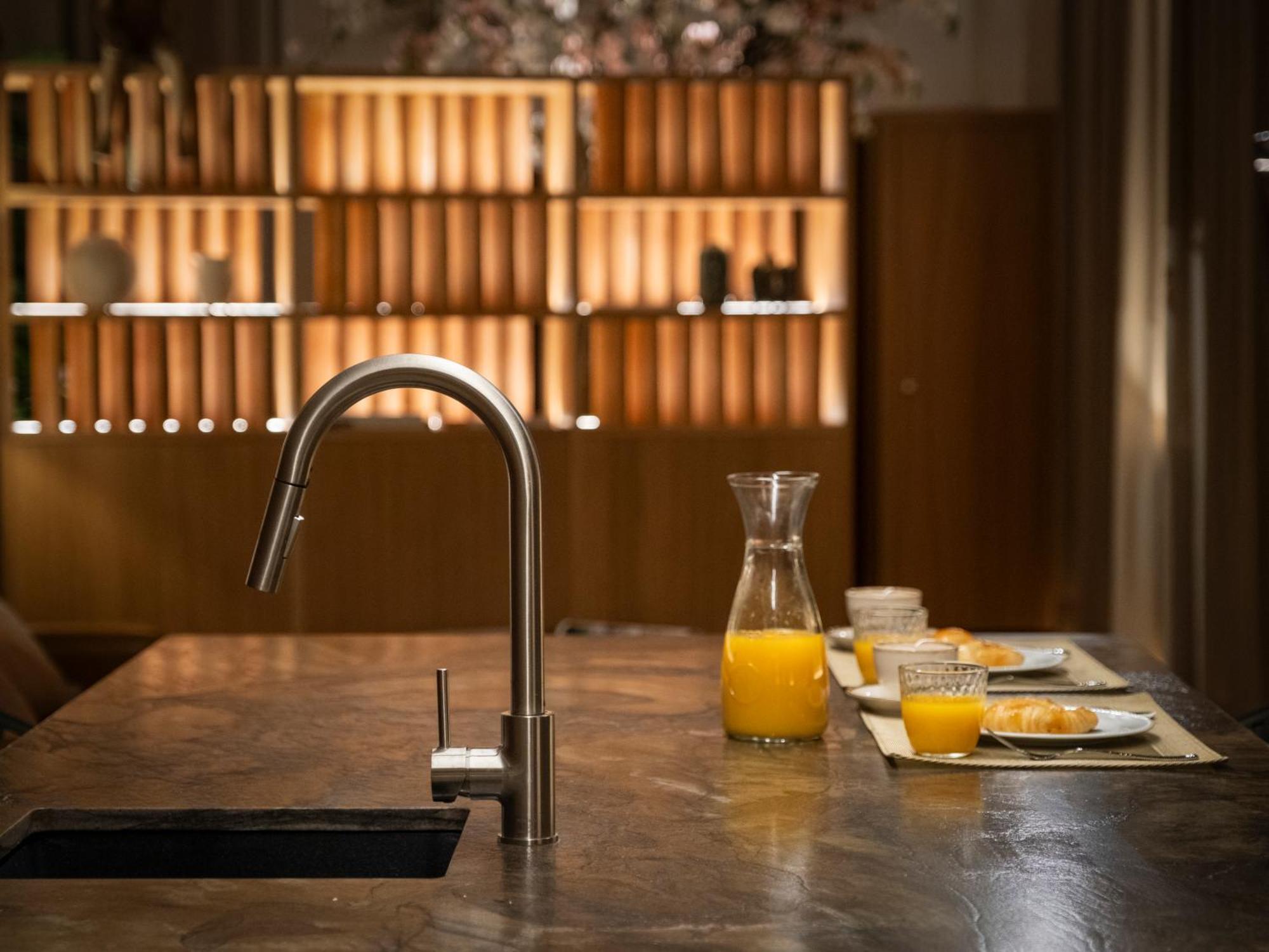 City Center - Avenue Luxury Apartment - Private Free Parking Севилья Экстерьер фото