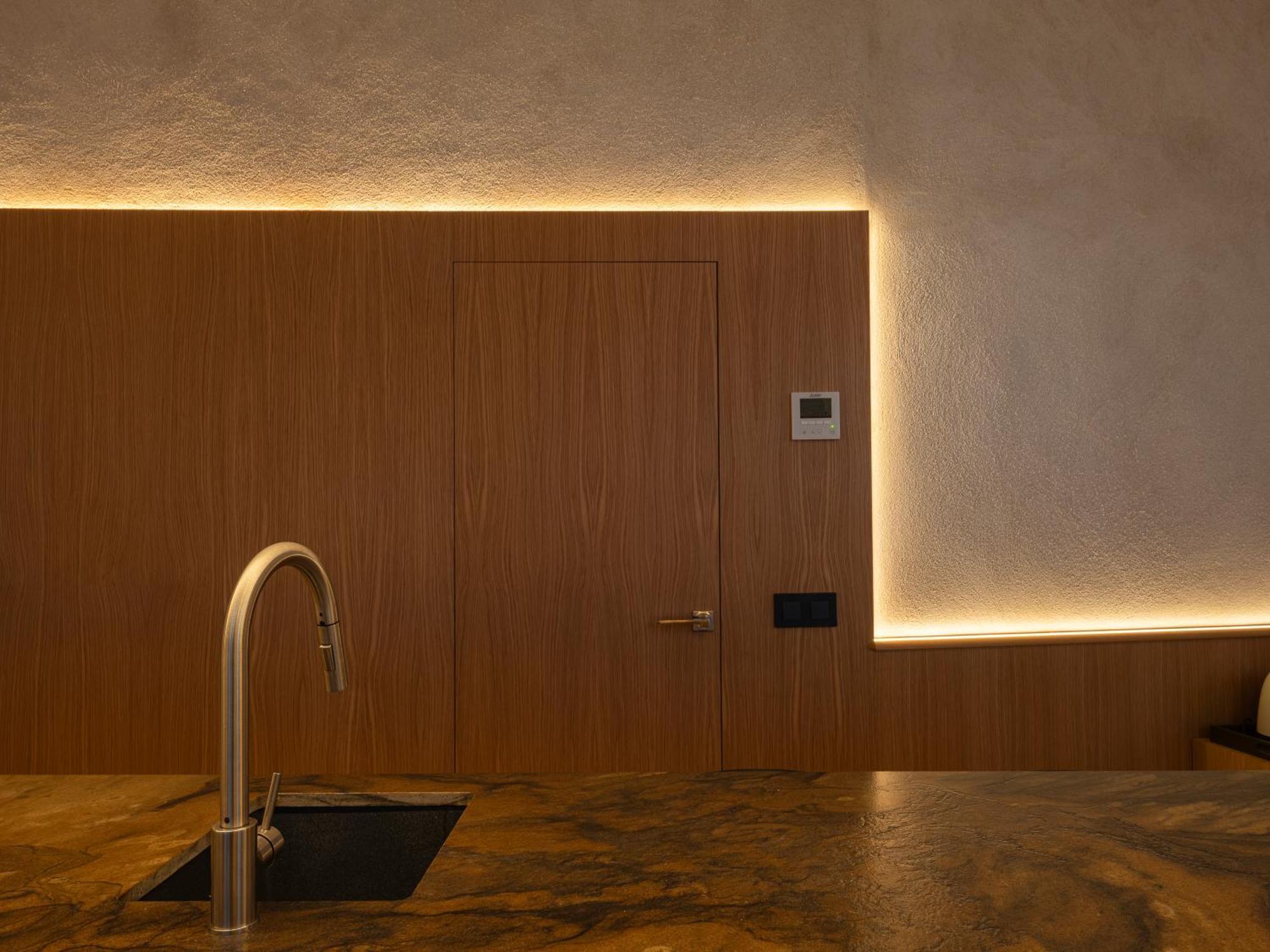 City Center - Avenue Luxury Apartment - Private Free Parking Севилья Экстерьер фото